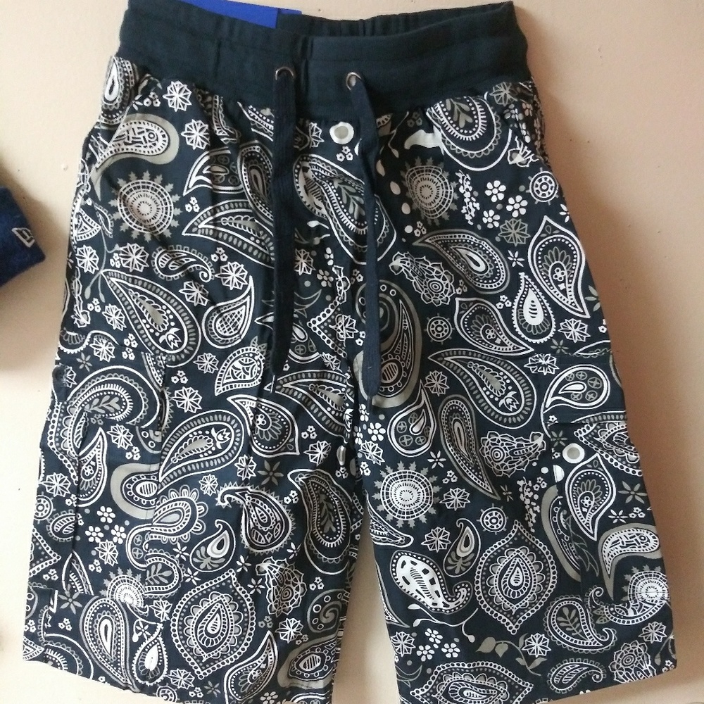 New Size Small/Medium bandana print cargo shorts